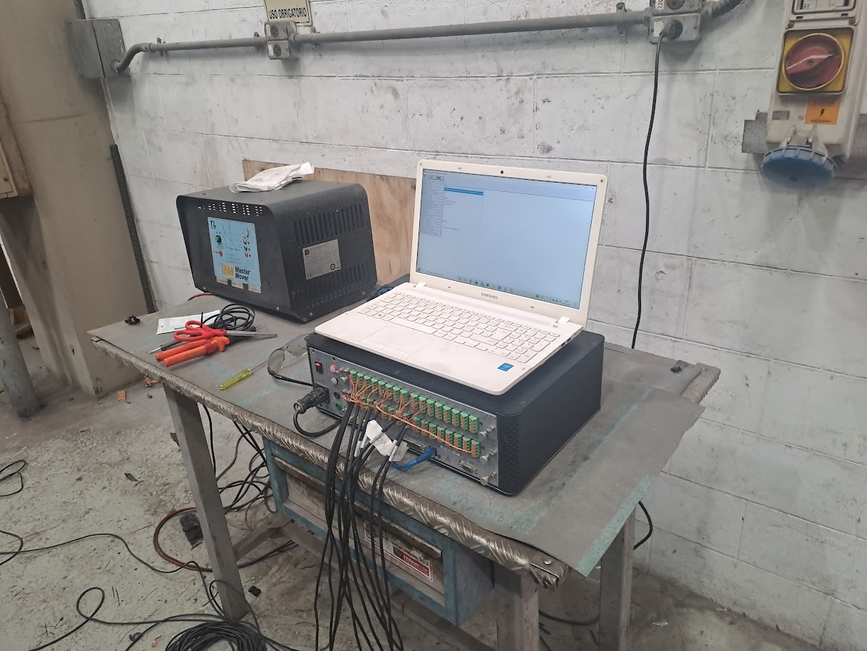 Instrumentação no vagão ferroviário — strain gages e LVDTs